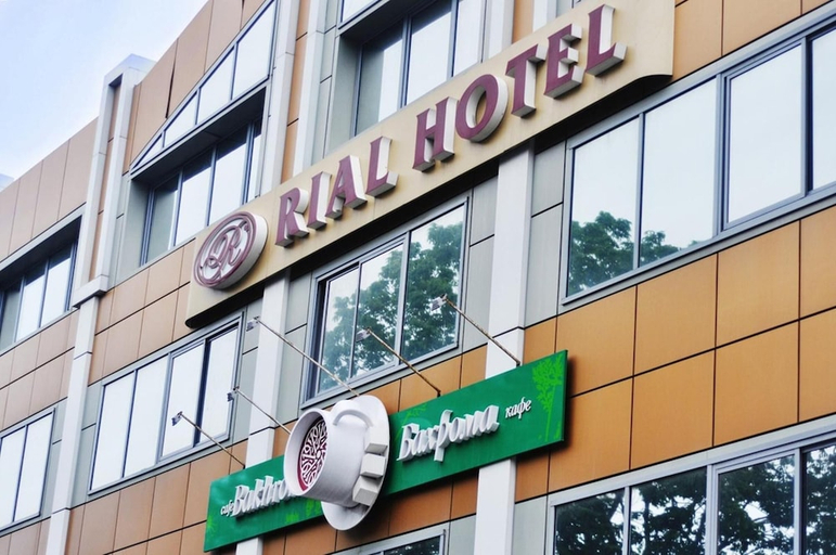 Exterior & Views