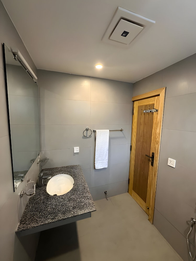 Bathroom, The Garden Hotel, Islamabad