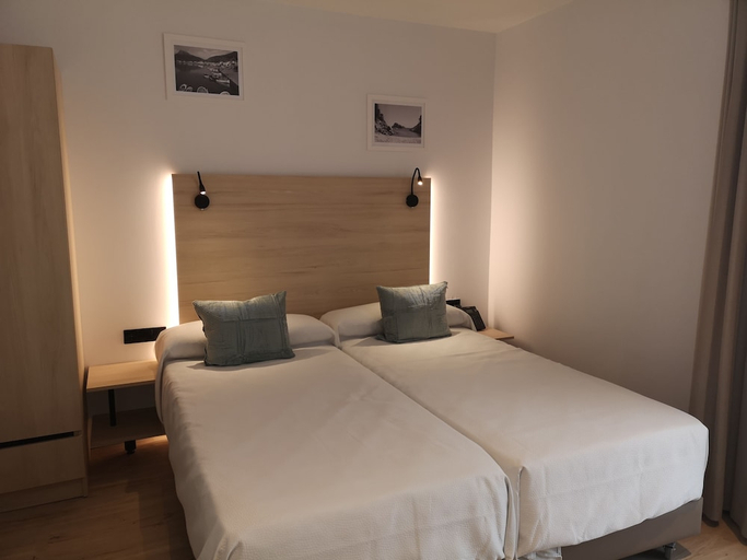 Bedroom 3, Hotel Coral Boutique by gaiarooms, Girona