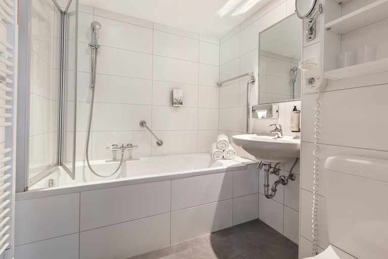 Bathroom 5, Alpine Club, Liezen