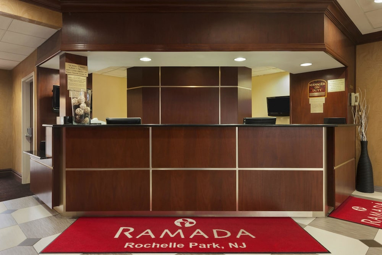 Public Area, Ramada by Wyndham Rochelle Park Near Paramus, Bergen