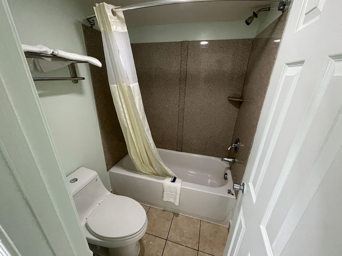 Bathroom, Bowers Hill Inn, Chesapeake