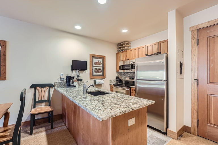 Private kitchen 5, Red Hawk Lodge - Keystone Ski Resort CO, Summit