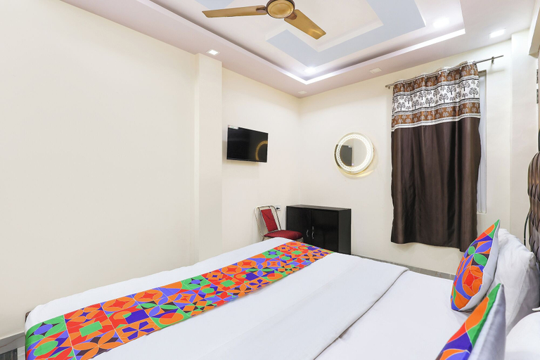 Room 5, Via Omax, Kanpur Nagar