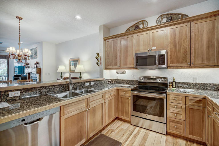 Others 5, Lodge at Brookside, Eagle
