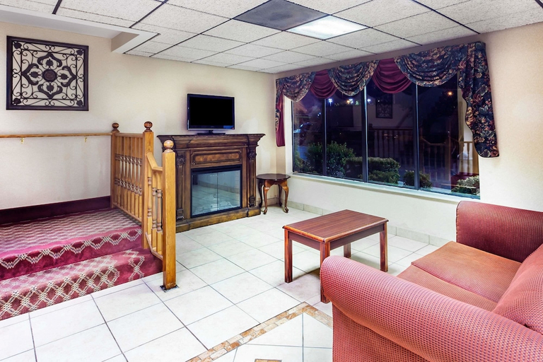 Public Area, Super 8 by Wyndham Morristown/South, Hamblen