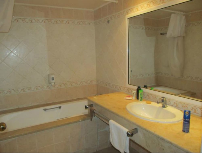 Bathroom 4, Delphin Habib, Monastir
