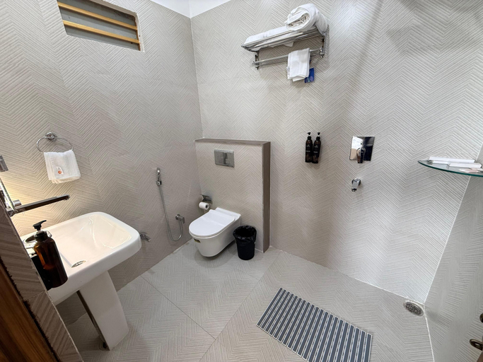 Bathroom 3, Sharnam On The Ganges, Garhwal