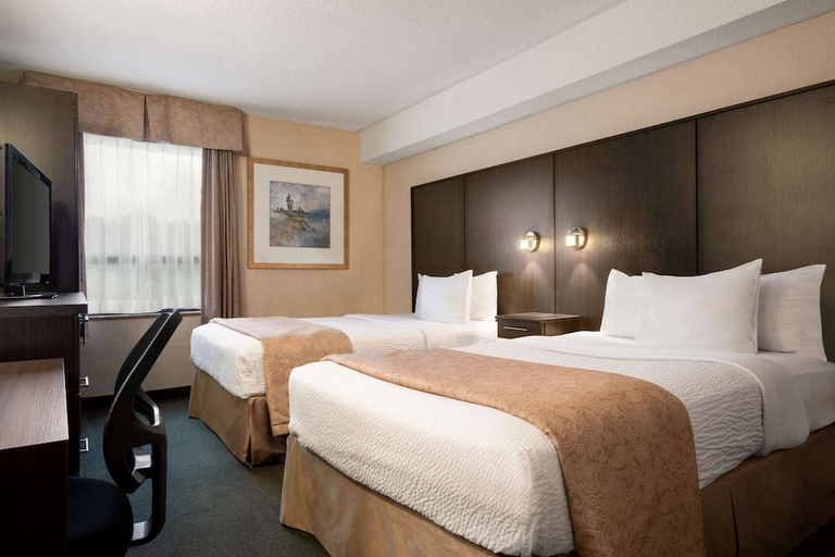 Bedroom 3, Days Inn & Conference Centre by Wyndham Renfrew, Renfrew