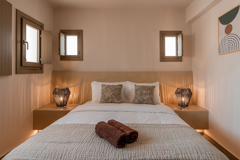 Room 4, Santorini - Villa - Sleeps 5 - Pool - Parking, South Aegean