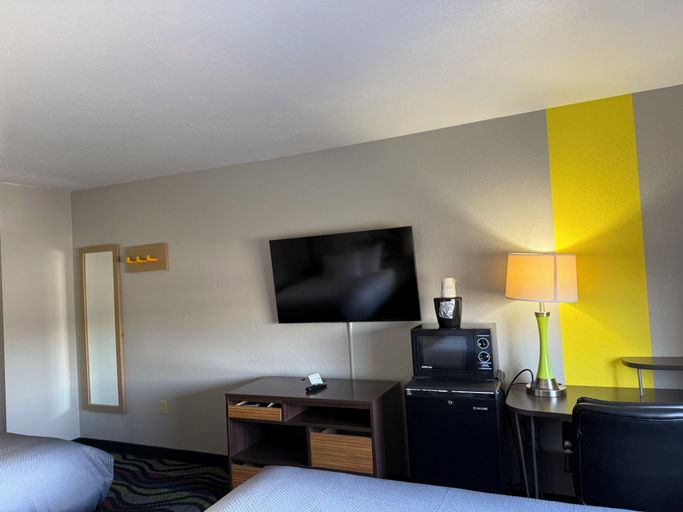 Bedroom 4, Super 8 by Wyndham Farmington, Saint Francois