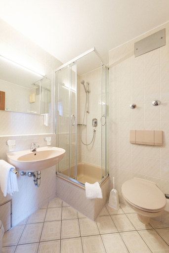 Bathroom 5, Hotel Flora Stuttgart - Möhringen, Stuttgart
