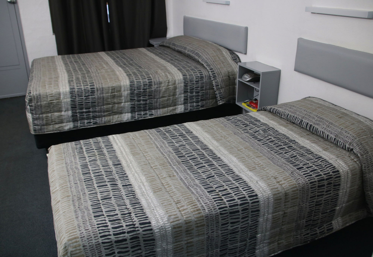 Bedroom 2, Bourbong Street Motel, Bundaberg