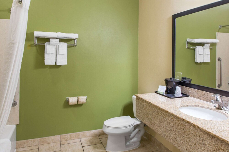 Bathroom 4, Sleep Inn & Suites Bakersfield North, Kern