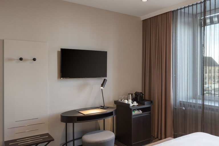 Bedroom 2, Hotel Victoria, Basel