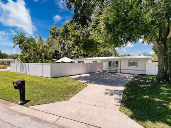 Interior 3, Modern 3 Bedroom Retreat With Pool & Fire Pit, Pinellas