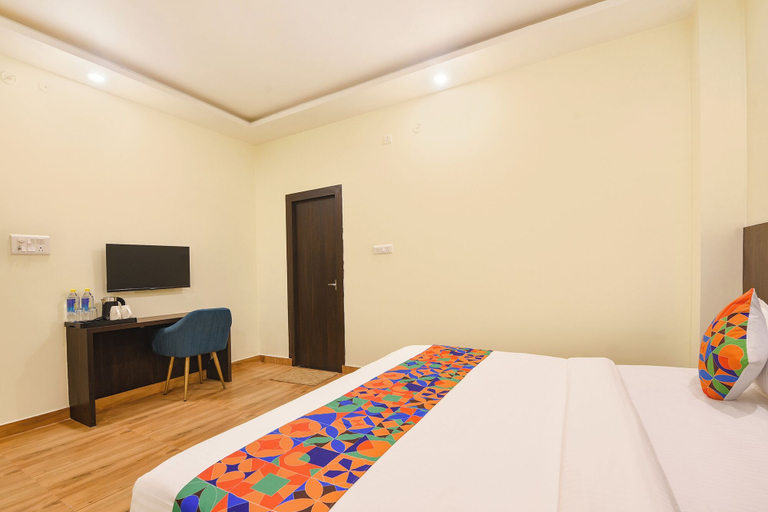 Room 5, Fabhotel Haritaj, Varanasi