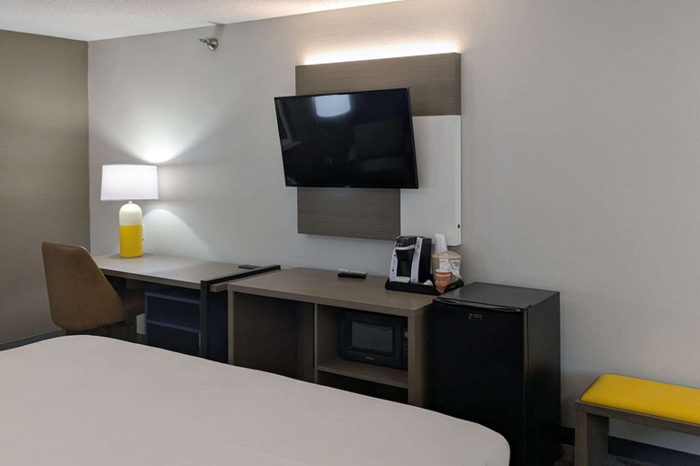 Bedroom 3, Comfort Inn & Suites Sharonville - Cincinnati North, Cincinnati