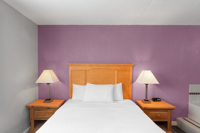 Bedroom 3, Sauk River Inn & Suites, Stearns