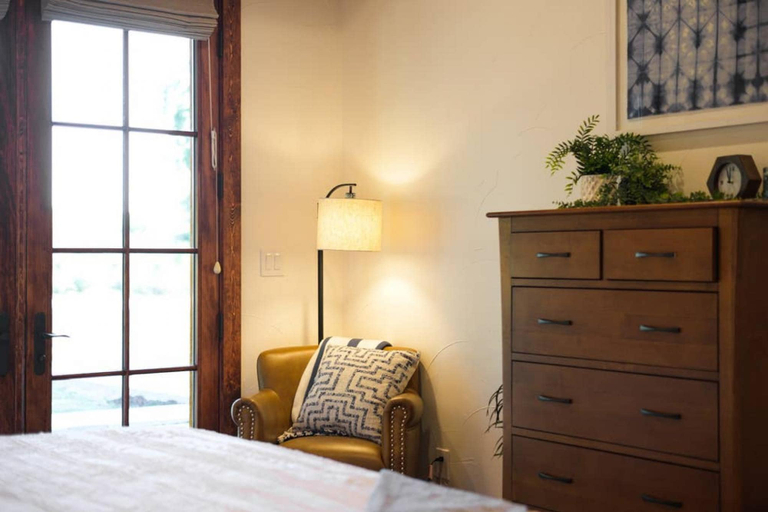 Bedroom 3, Little Dutch Cabin 102-12 min to Magnolia-baylor, McLennan