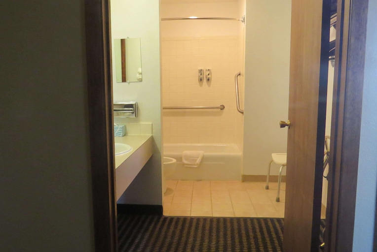 Bathroom 4, Travelodge By Wyndham Stratton, Kit Carson