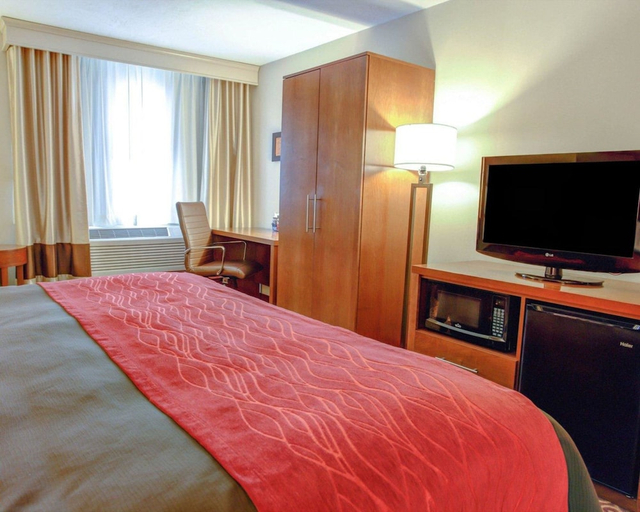 Bedroom 3, Comfort Inn Bangor North, Penobscot