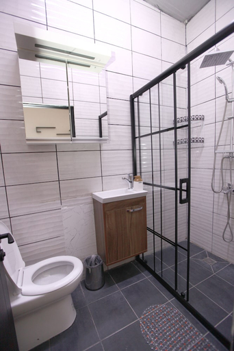 Bathroom 3, Aden Room, Merkez