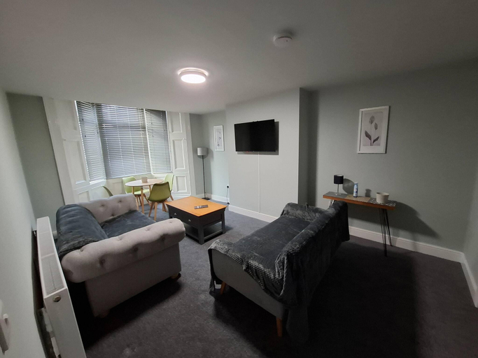 4, Luxurious 4-Bed House with Sauna Jacuzzi in Sunderland, Sunderland