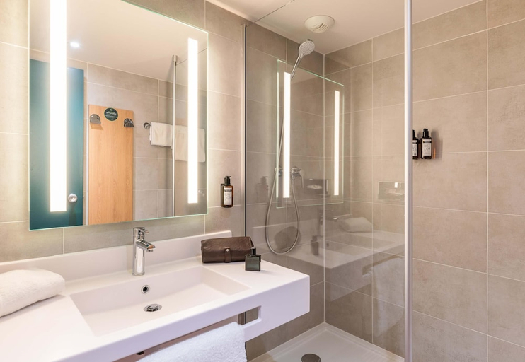 Bathroom 5, B&B HOTEL Lyon Nord, Rhône