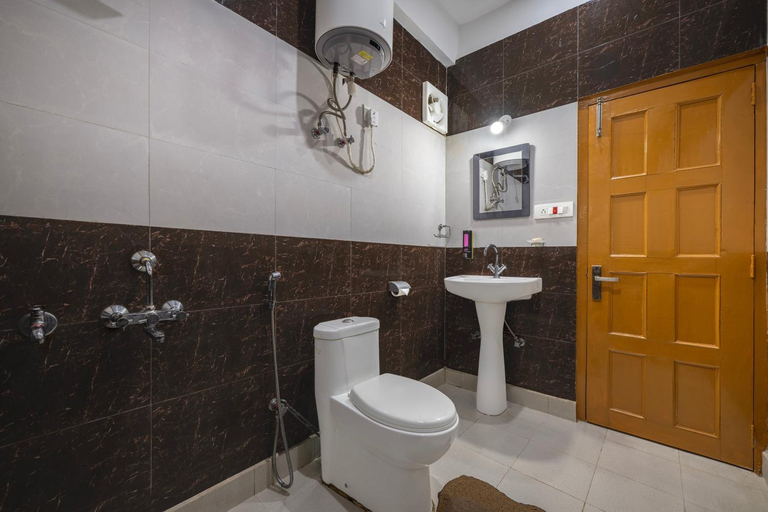 Bathroom 3, Gadegal Homestay Narkanda Room and Pahadi Cafe , Shimla