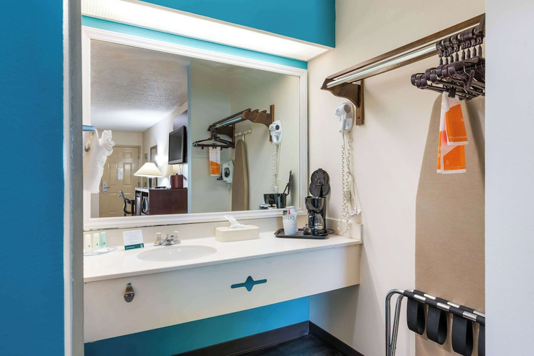 Bathroom 4, Quality Inn & Suites Rockingham, Richmond