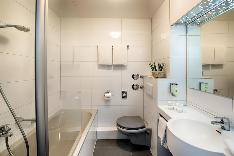 Bathroom 4, ACHAT Hotel Hockenheim, Rhein-Neckar-Kreis