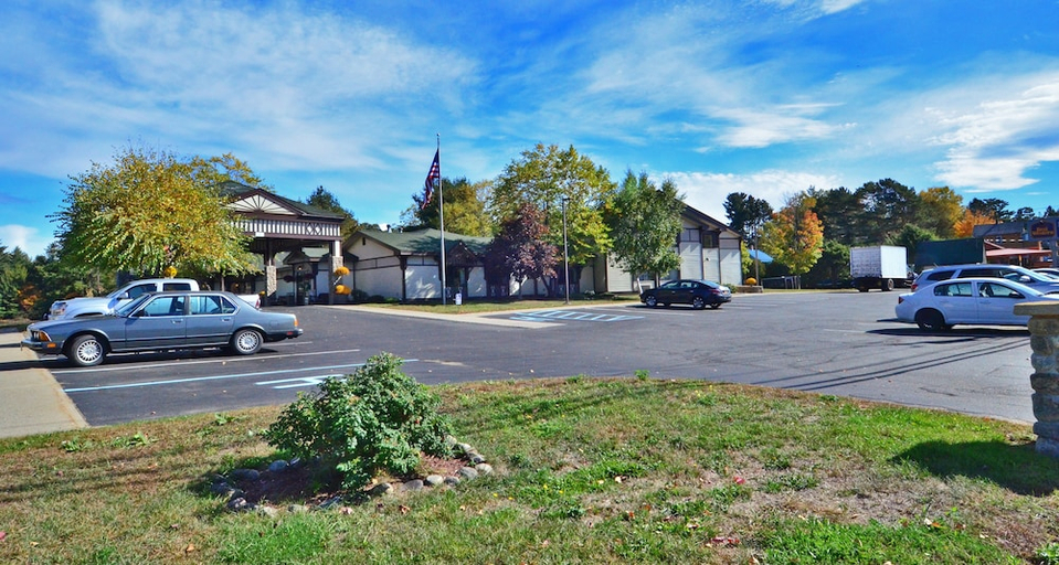 Public Area, Mountain Lake Inn, Essex