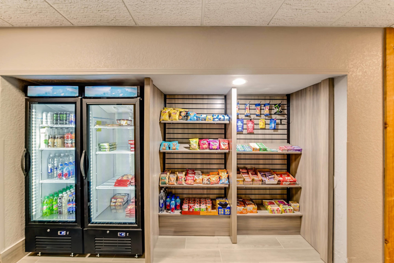 Food & Drinks 5, Comfort Inn & Suites Weston - Wausau, Marathon
