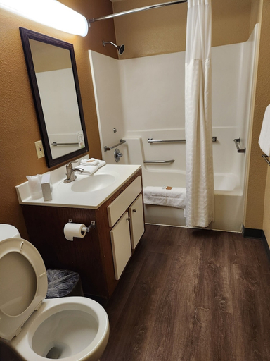 Bathroom, Suburban Studios Columbus East, Franklin