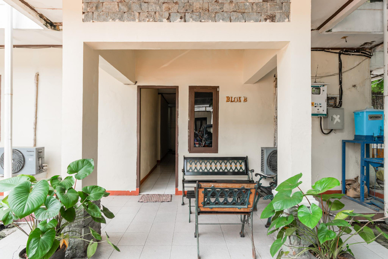 Public Area 3, RedDoorz near Pondok Indah Water Park, South Jakarta