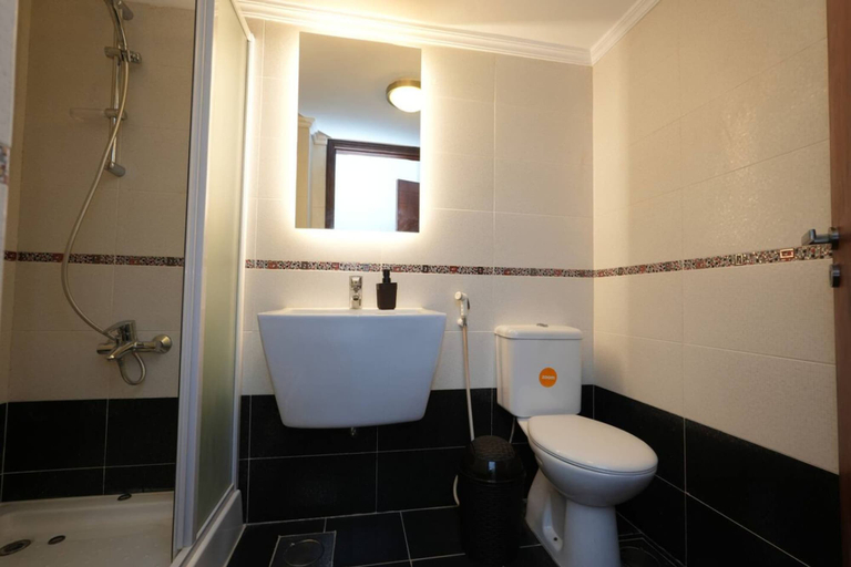 Room 3, The Blue Apartment Badaro 3 Bdrm 24 7 Electric, Beirut