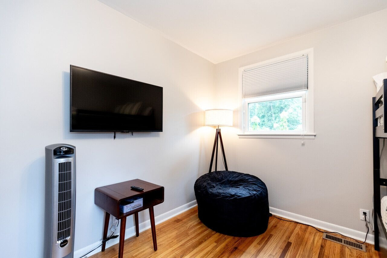 Interior 3, Casa Azul: King Bedsclose to Broadwayhot Tub!, Davidson