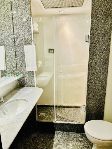 Bathroom 5, Copacabana Mar Hotel, Rio de Janeiro