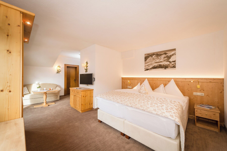 Bedroom 2, Hotel Enzian, Bludenz