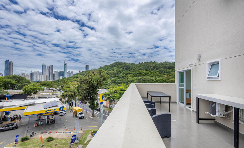 Terrace/patio, Your Complete Stay Just Minutes From the sea in BC Stls, Balneário Arroio do Silva