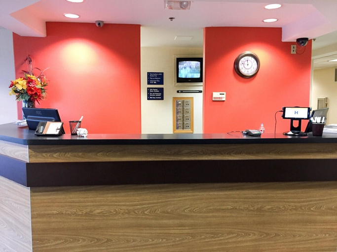 Public Area, Motel 6 Sutherlin, OR, Douglas