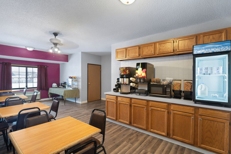 Food & Drinks 5, Sauk River Inn & Suites, Stearns