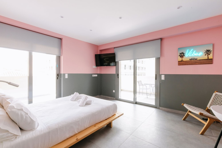 Bedroom 4, 11 Reasons Why Metaxourgeio, Attica