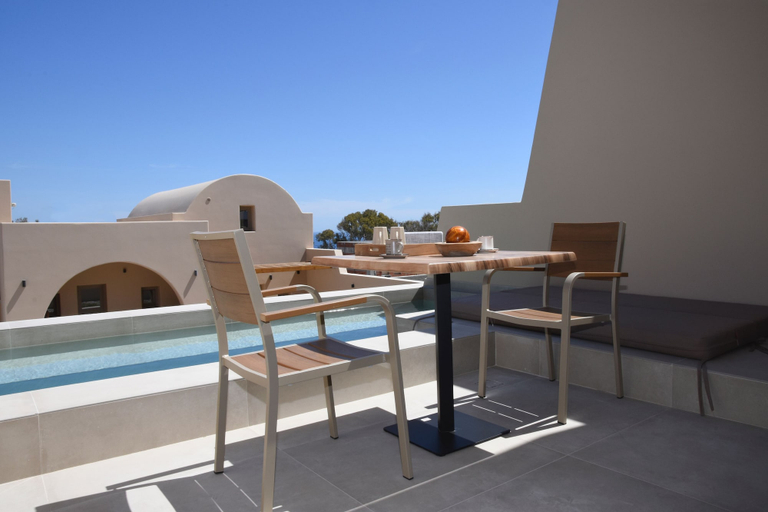 Outdoor dining 4, Santorini - Villa - Sleeps 2 - Pool - Parking, South Aegean