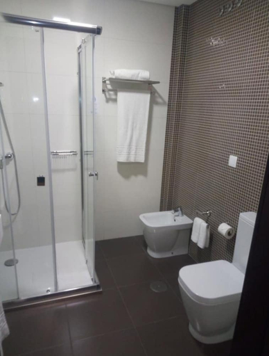 Bathroom 5, Hotel Monte Lírio, Espinho