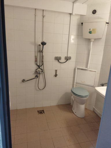 Bathroom 5, fasthotel troyes, Aube