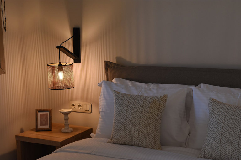 Room 3, Santorini - Villa - Sleeps 2 - Pool - Parking, South Aegean