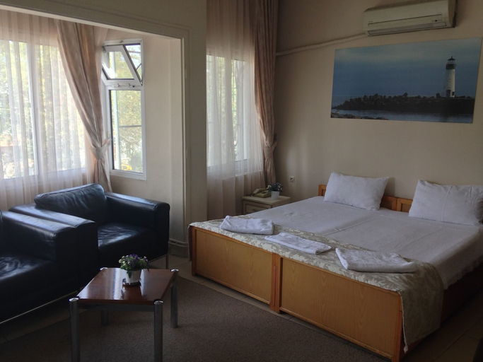 Bedroom 3, Caylan Hotel, Konak