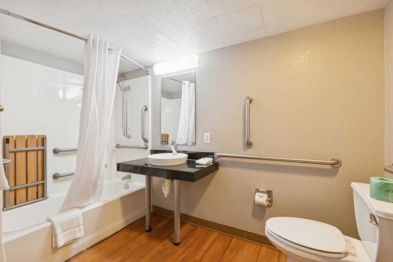 Bathroom 4, Motel 6 Piscataway, NJ, Middlesex